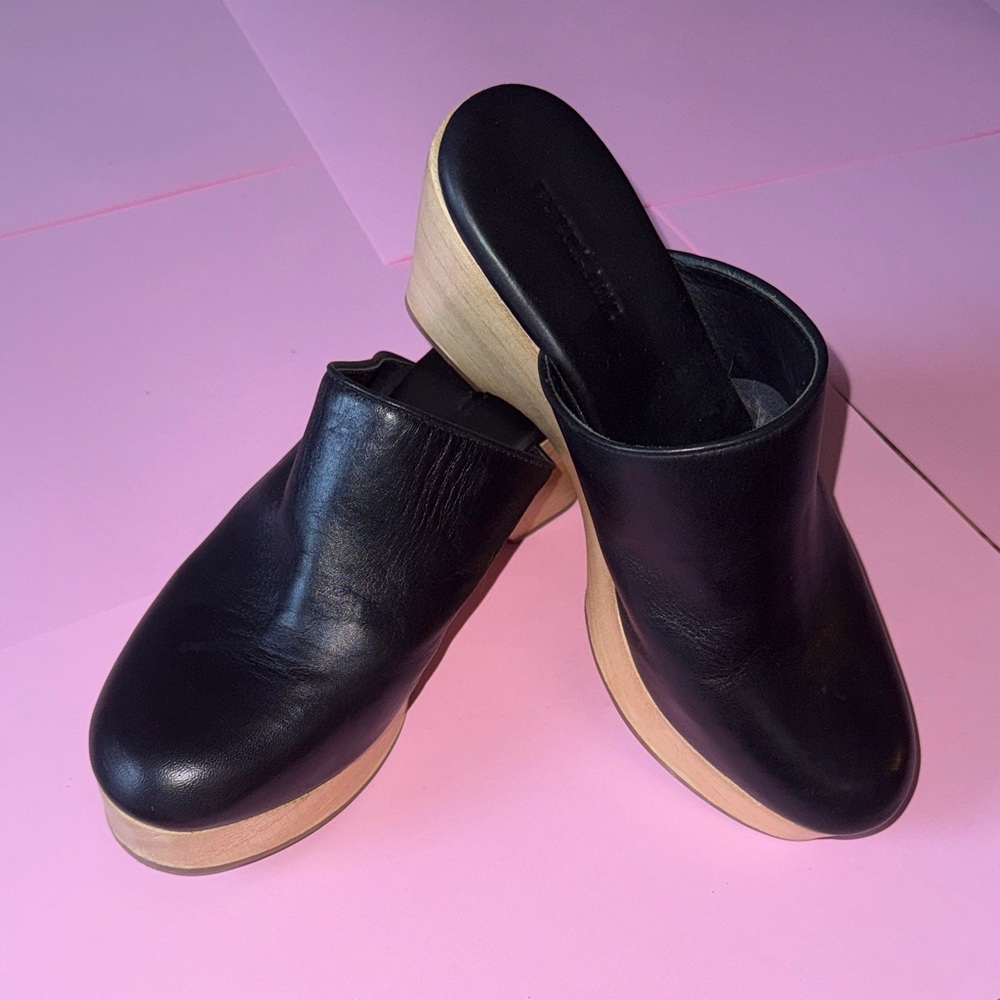 Everlane Black Leather Mules with Cream Soles
